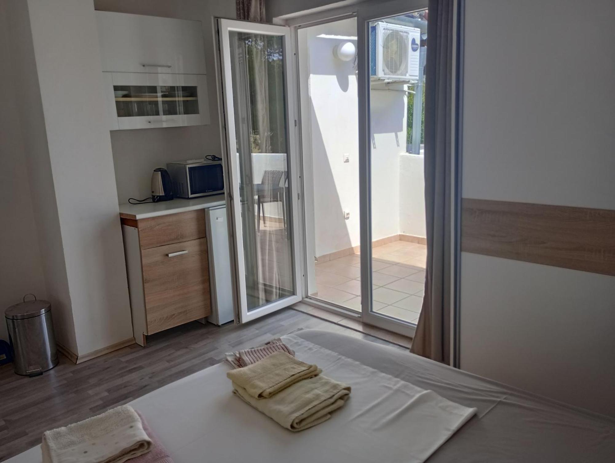 Apartments And Rooms Camelia Premantura Exterior photo